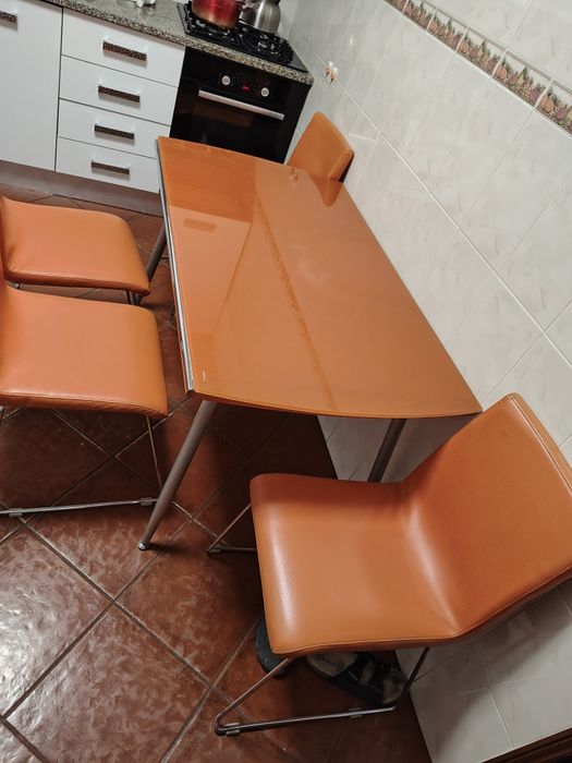 Mesa com cadeiras