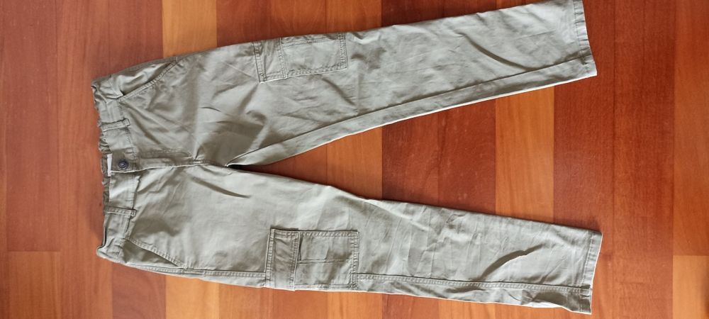 Calças cargo cor caqui, tamanho 12 anos (152cm) da Mango