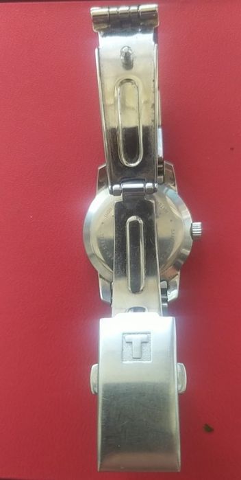 Tissot, жіночий кварцовий швейцарський годинник TISSOT 1853 T033210A