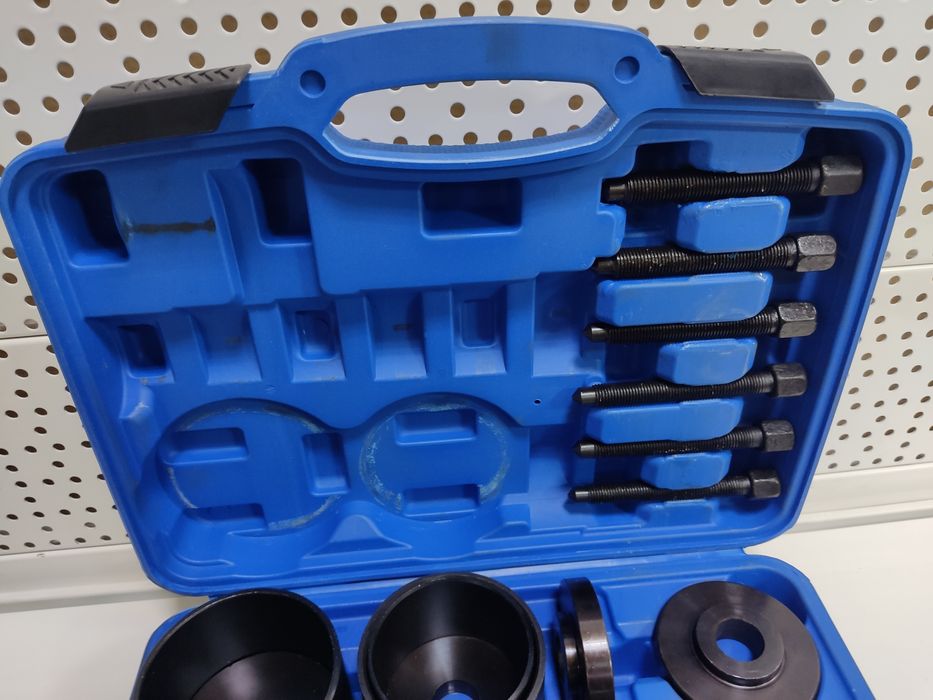 Набір знімачів сайлентблоків/ підшипників маточини 17 ел. GEKO G02740