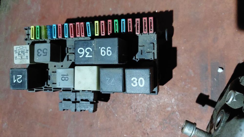 Блок придохранителей на пасат б4