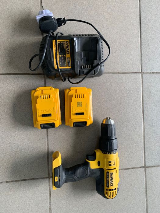 Wiertarko-wkrętarka z udarem DEWALT DCD776