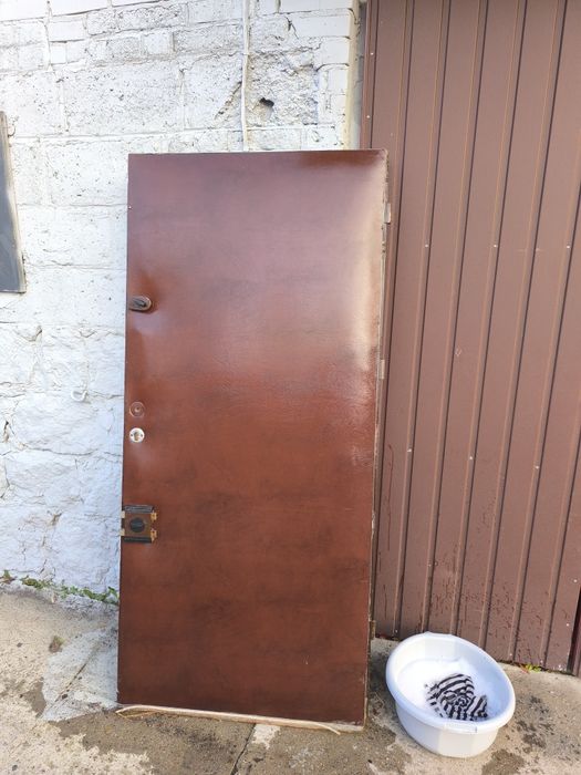 Drzwi zewnętrzne wejściowe oraz garażowe