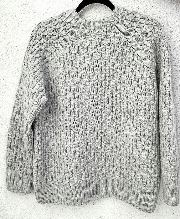 Sweter robiony ręcznie