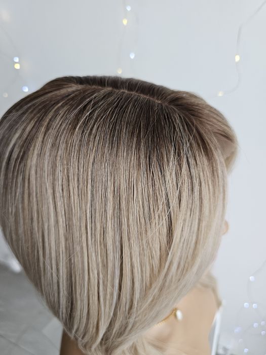Peruka Premium Kim średnia jasny beżowy blond naturalny efekt