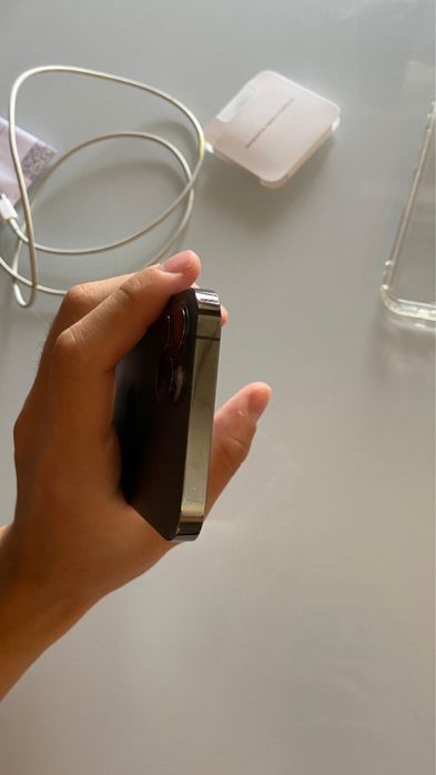 iPhone 12 Pro, em perfeitas condições
