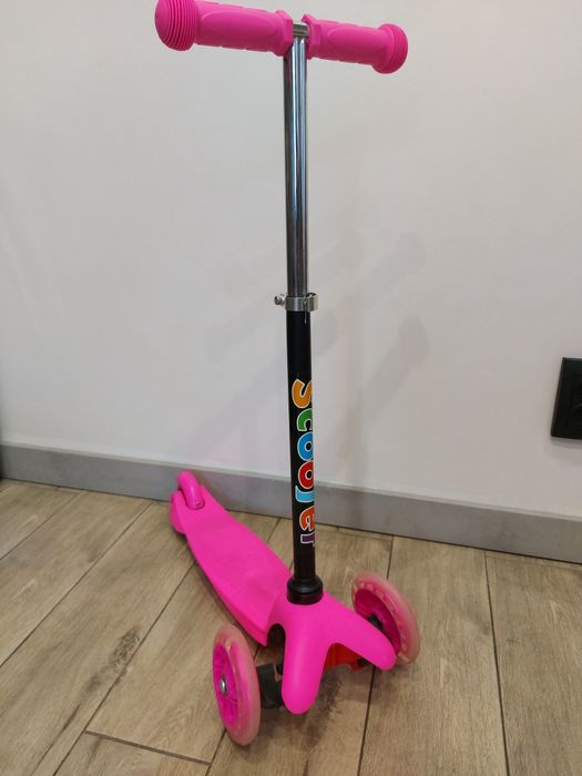 Самокат для дівчинки