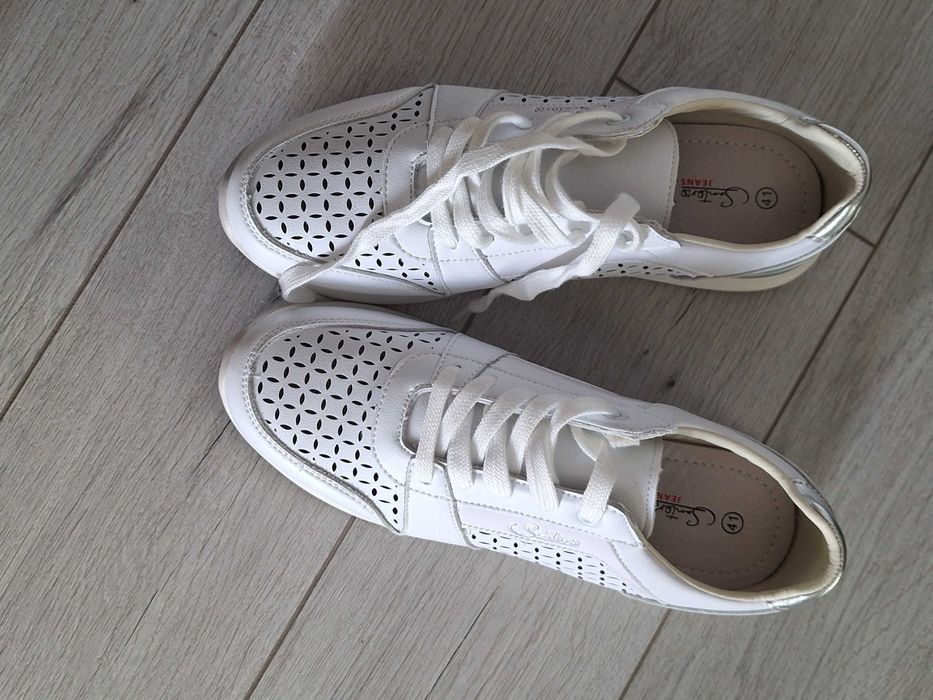 Skorzane azurowe sneakersy 41