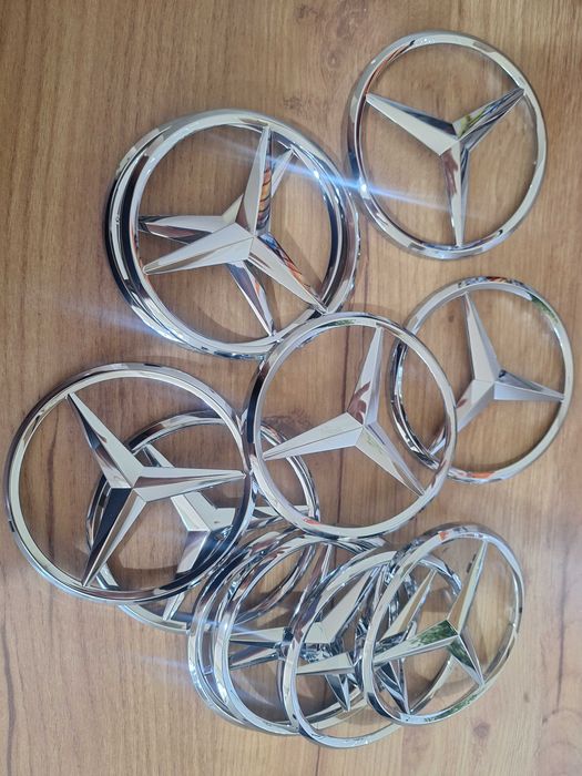 Chromowany emblemat Mercedesa