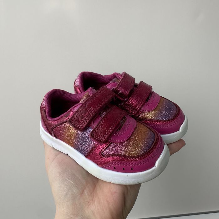 Кросівки Clarks для дівчинки