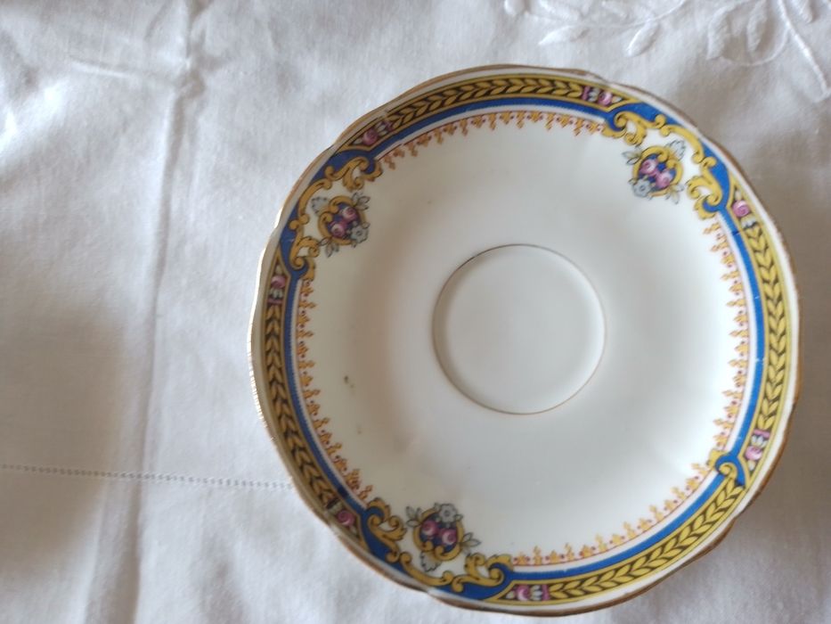 Chávenas café antigas em porcela