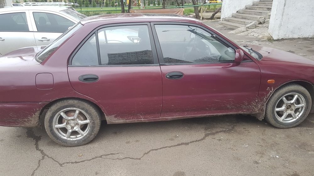 Автомабиль Митсубиси Ланцер