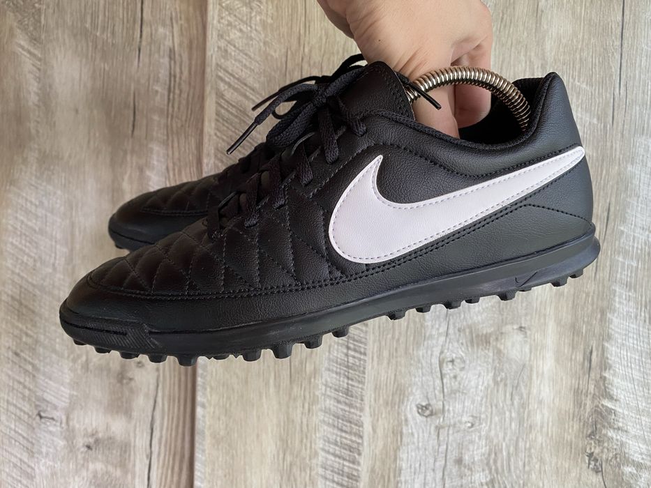 Сороконіжки футбольні nike majestry чорні
