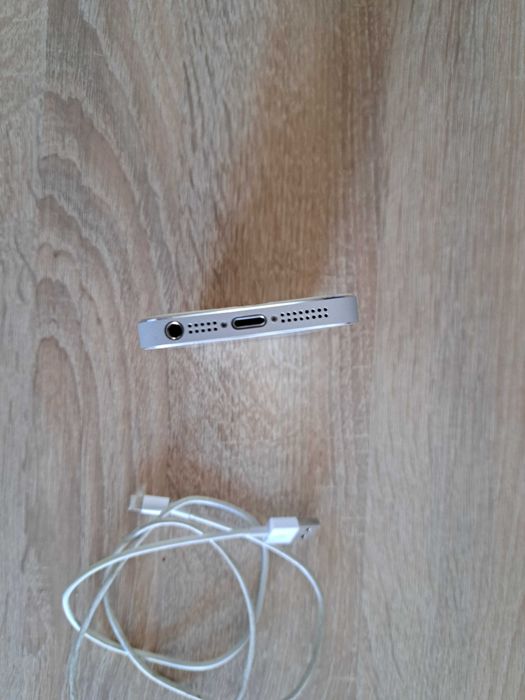 iPod 5. 16Gb Silver б/у.