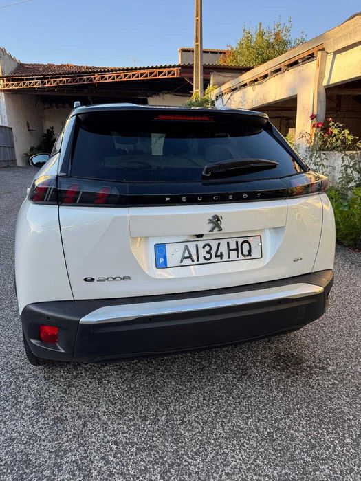Peugeot e2008 GT branco foto 4