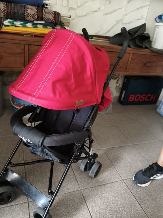 Carrinho de bebê tipo guarda chuva