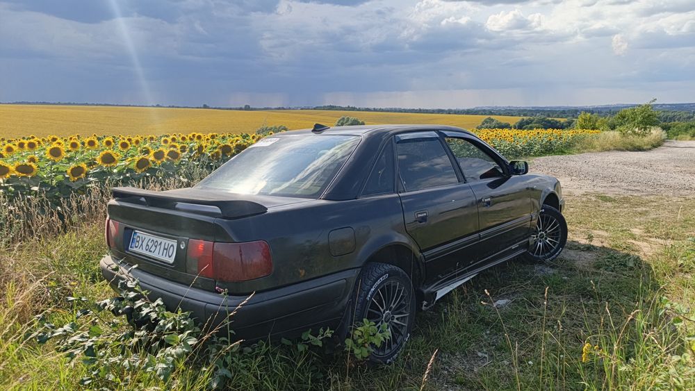 Автомобіль audi 100 c4