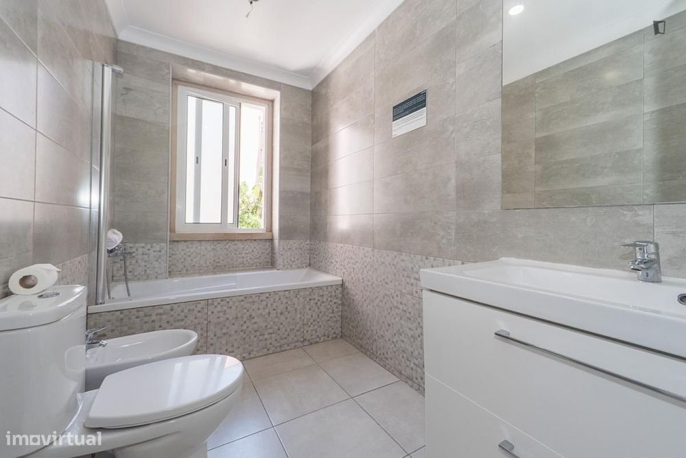 Quarto - localizado em Sete Rios Lisbon