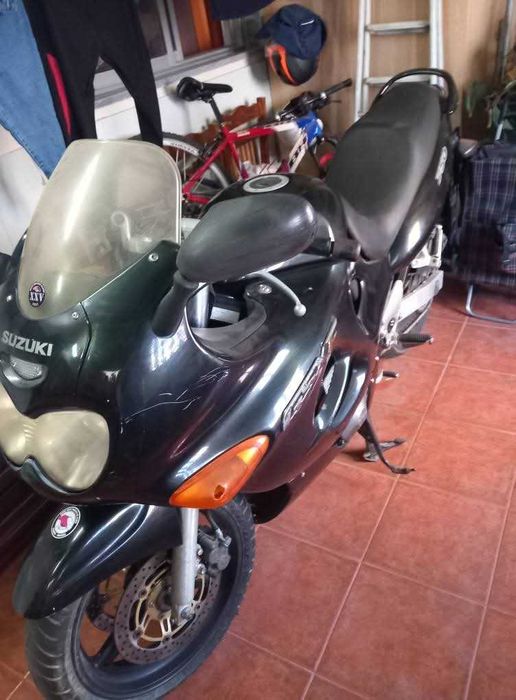Mota Suzuki GSXF 750