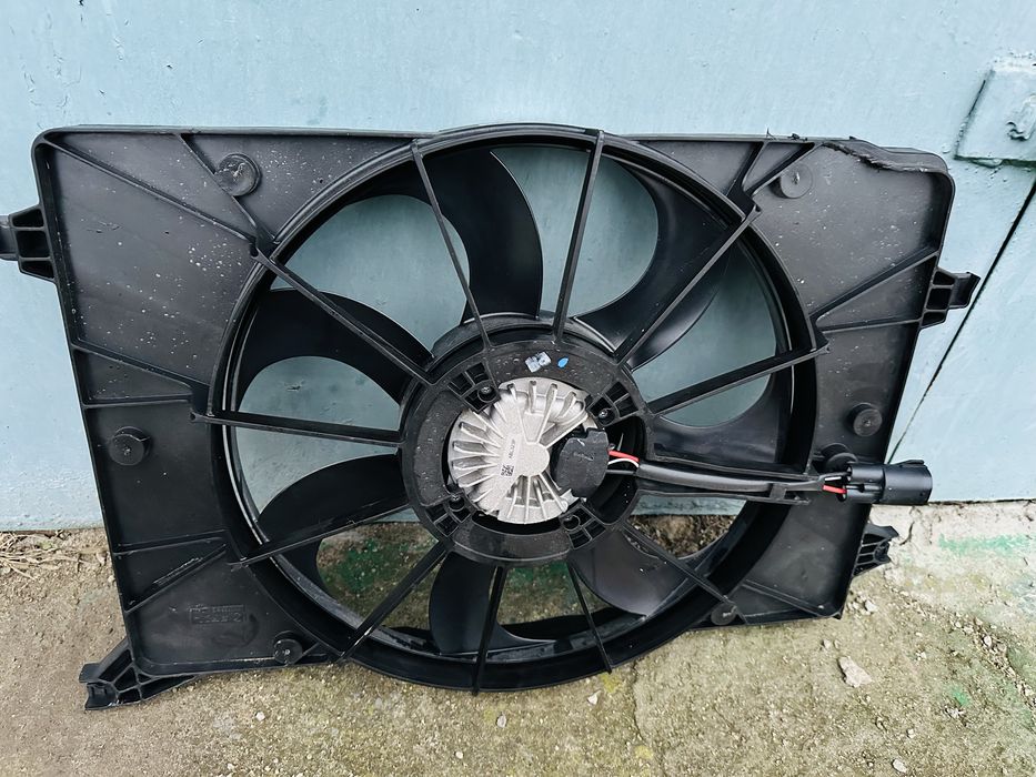 Вентилятор радиатора Chevrolet Bolt EV