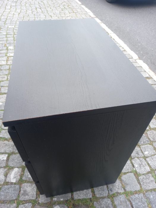 Cómoda preta em madeira