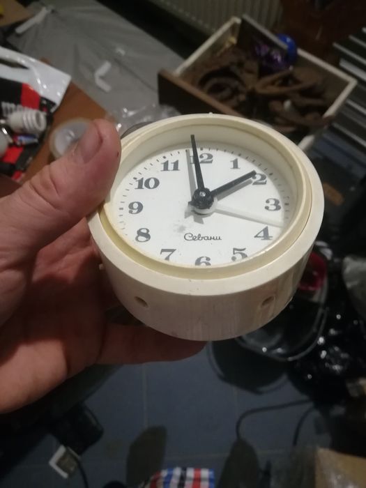 Stary budzik mechaniczny
