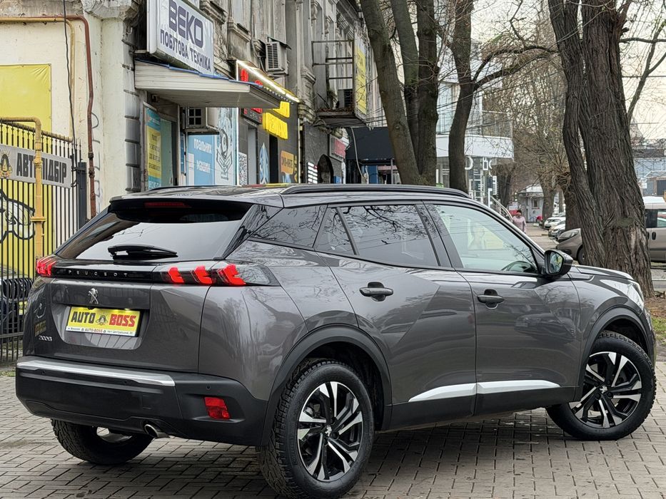 PEUGEOT 2008.               .