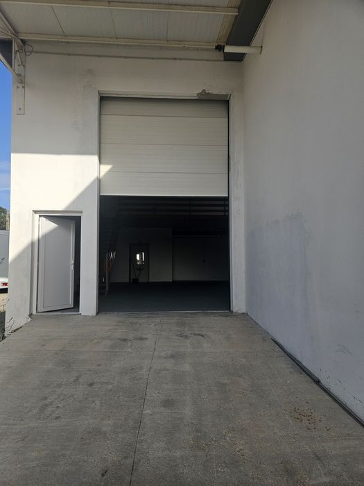 Armazém 70m2 + armazem de 230m2 abos com mezanine