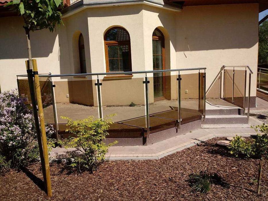 Balustrady szklane, Balustrady nierdzewne