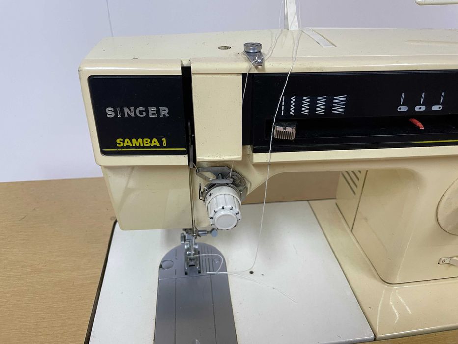 Máquina de Costura Singer Samba 1
