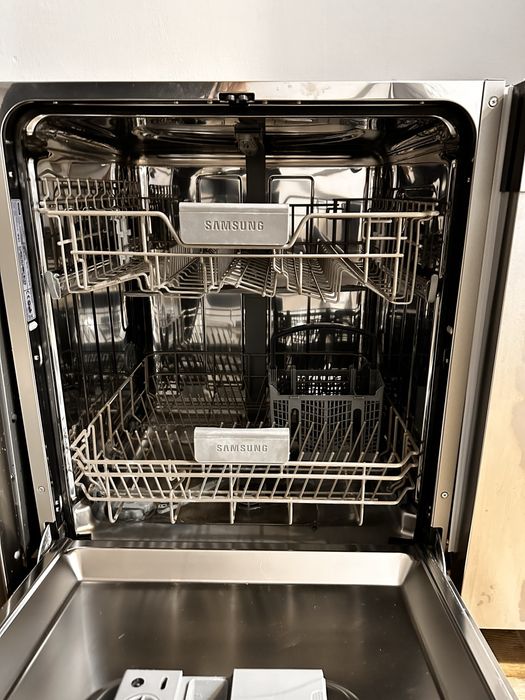 Вбудована посудомийна машина SAMSUNG,привезена з Німеччини.
