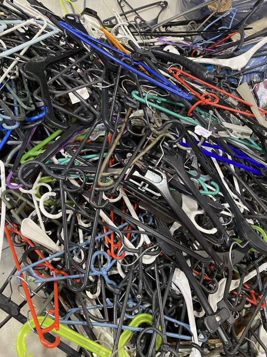 Вішалки для одягу