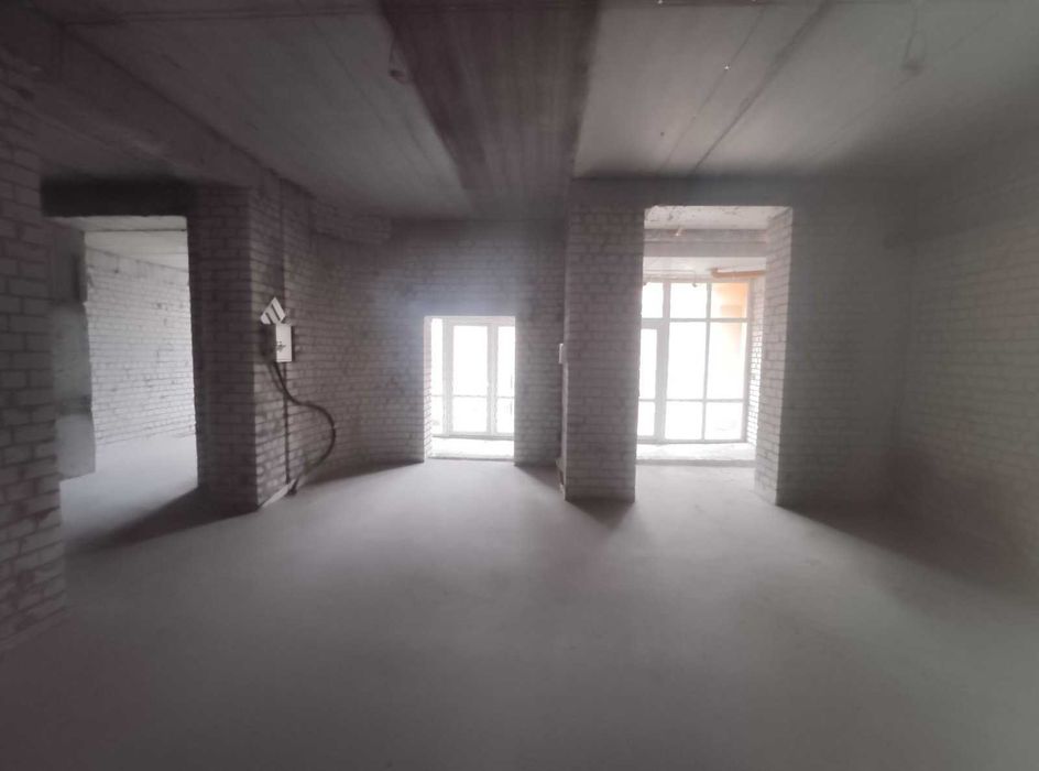 Продаж неж приміщення 1 пов ЖК Чайка(до метро 10 хв) 200м кв  дешево