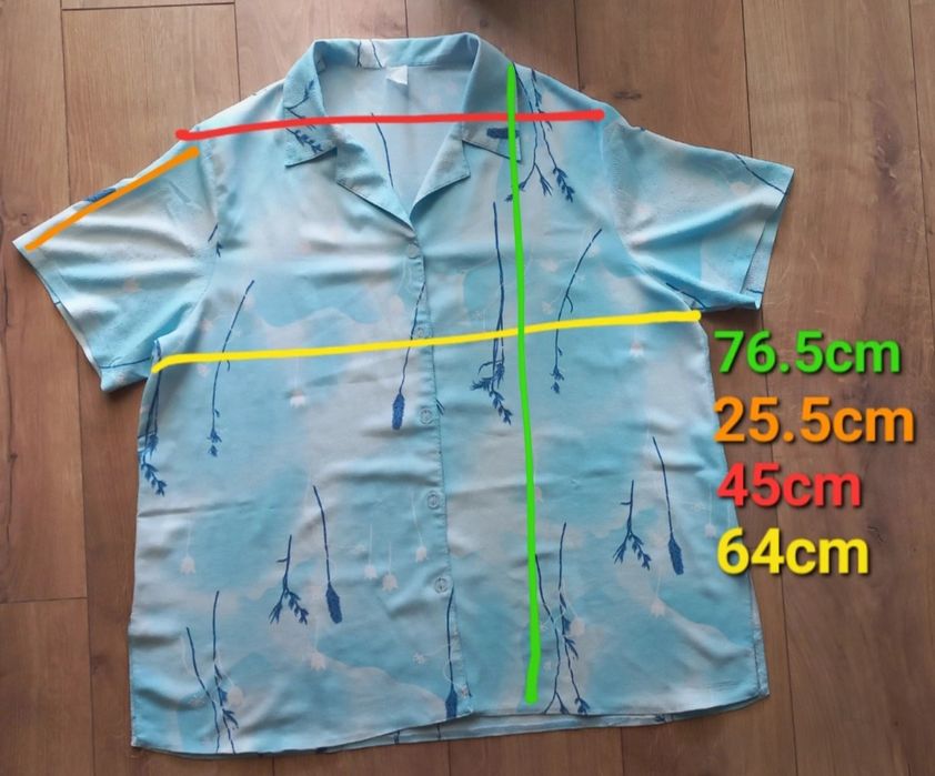 Niebieska koszula w kwiaty