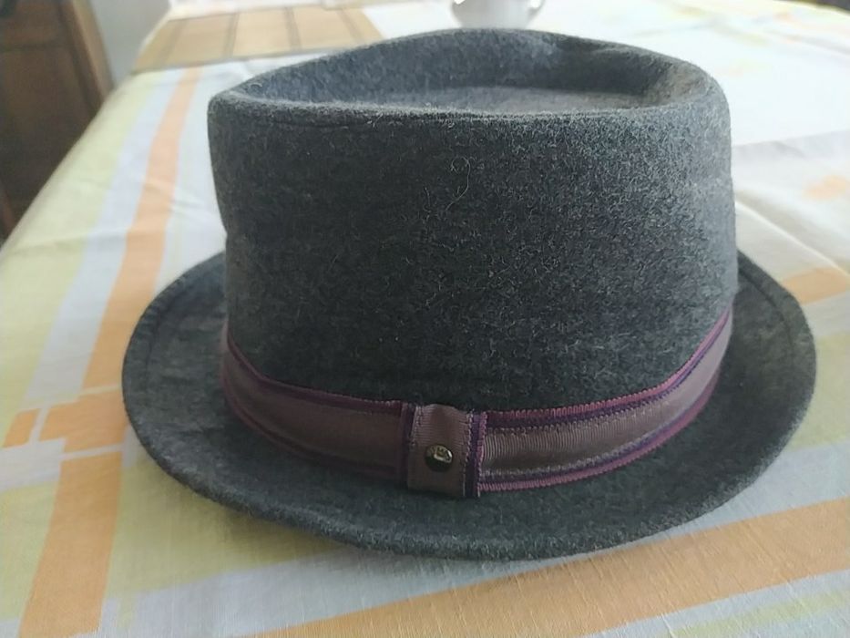 Nowy kapelusz Ted Baker
