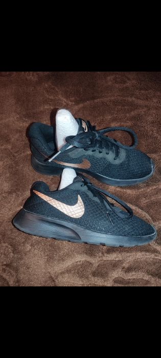Buty NIKE r.35,5/22cm
