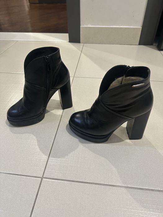 Жіночі чобітки шкіряні