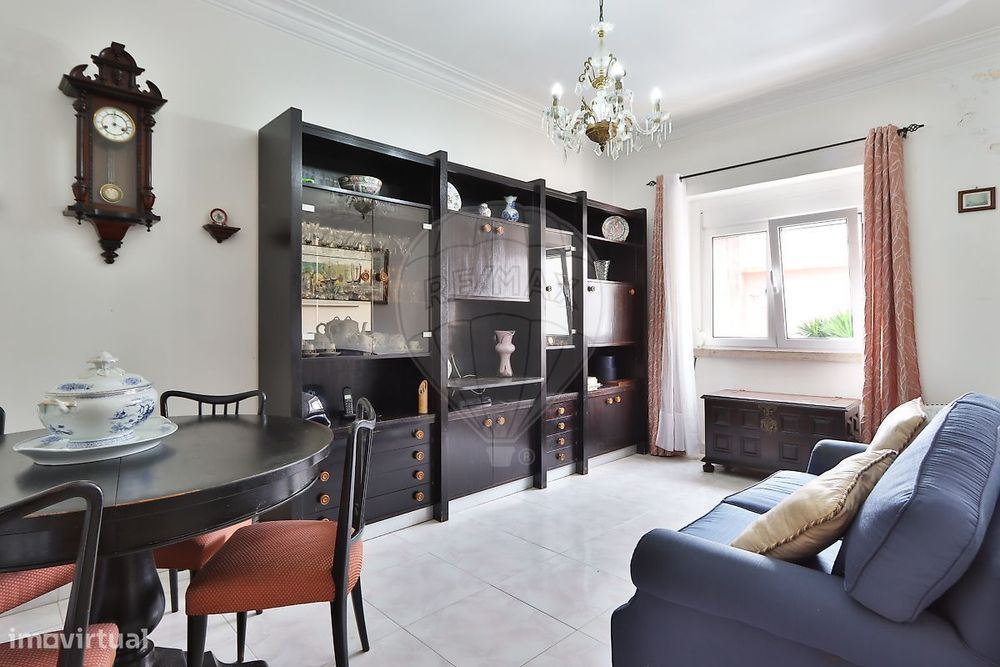 Apartamento T2 para venda — Águas Livres, Lisboa
