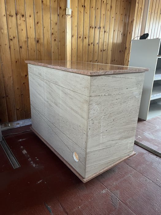 Armário para TV em mármore e vidro