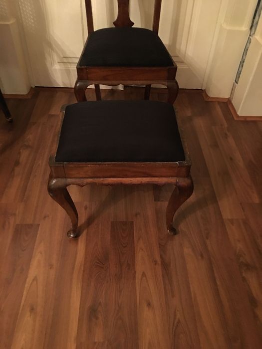 Cadeira Luis XVI com banqueta forrada a seda Designer guilds