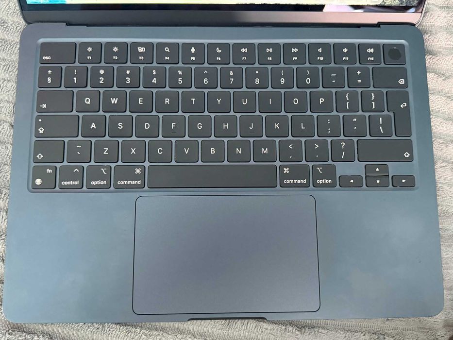 MacBook Air M2 13,6" 8GB 256GB | bateria 99% | 33 cykle | Midnight (Północ)