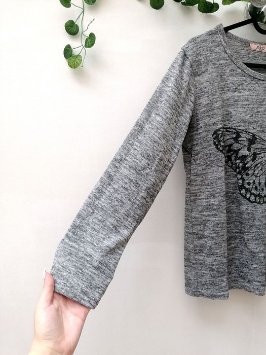 Camisola Cinzenta com Borboleta