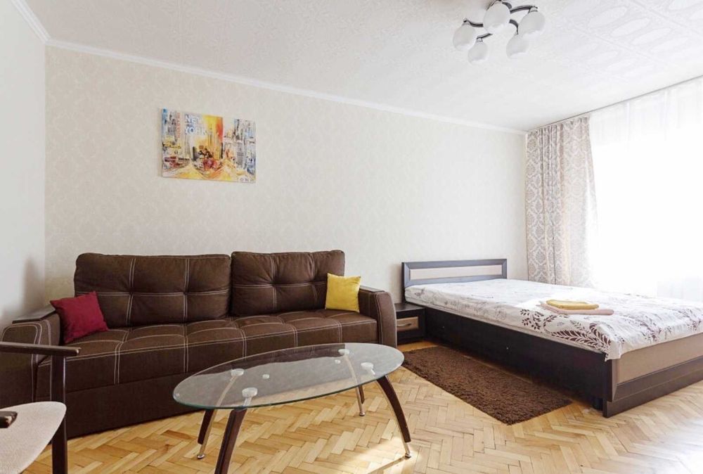 Тихий центр, Печерськ // Лавра.