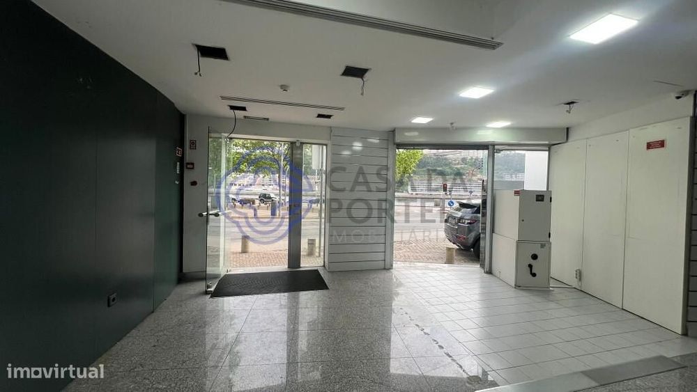 Loja para arrendamento em Massarelos