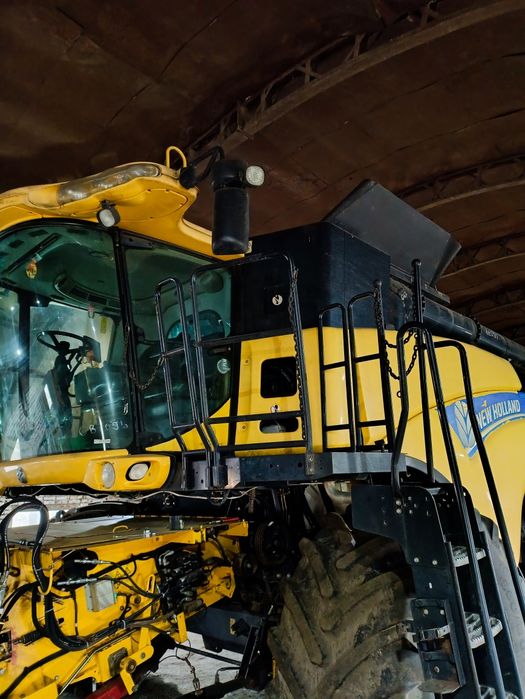 New Holland CR 8090  Повний привід 4х4.