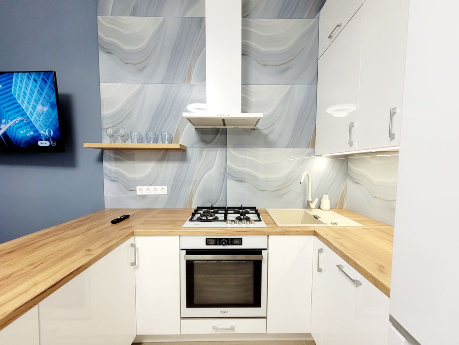 Подобово, центр в. Дорошенка, 57,біля Коперника, Антоновича, Мельника