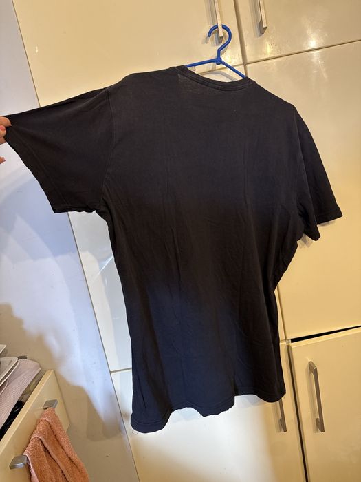 Używany czarny podkoszulek marki Reebok, rozmiar XL.