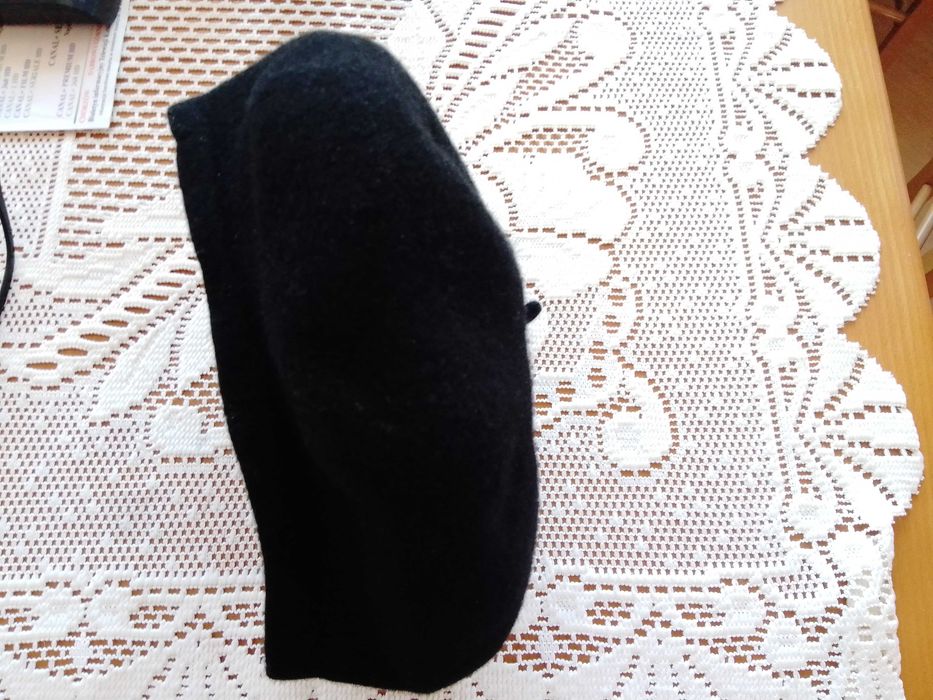 Czarny wełniany beret - bdb !!