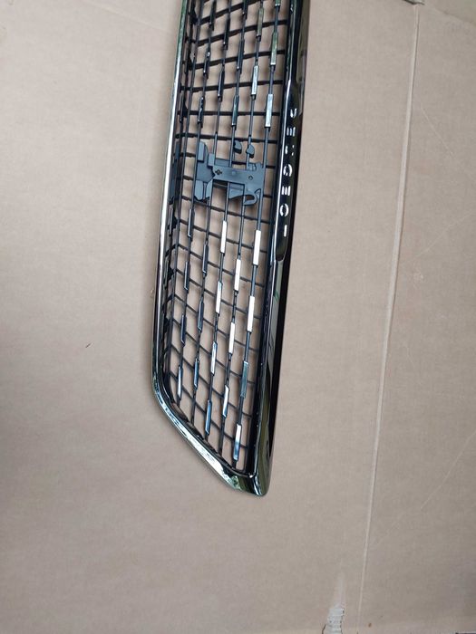 PEUGEOT 308 T9 LIFT grill + chrom nowe idealne