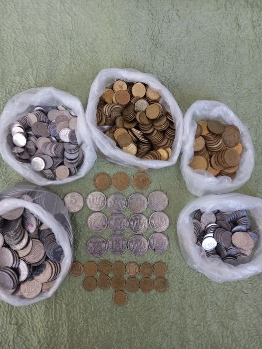 Продам набор монет, в том числе и 1992 года